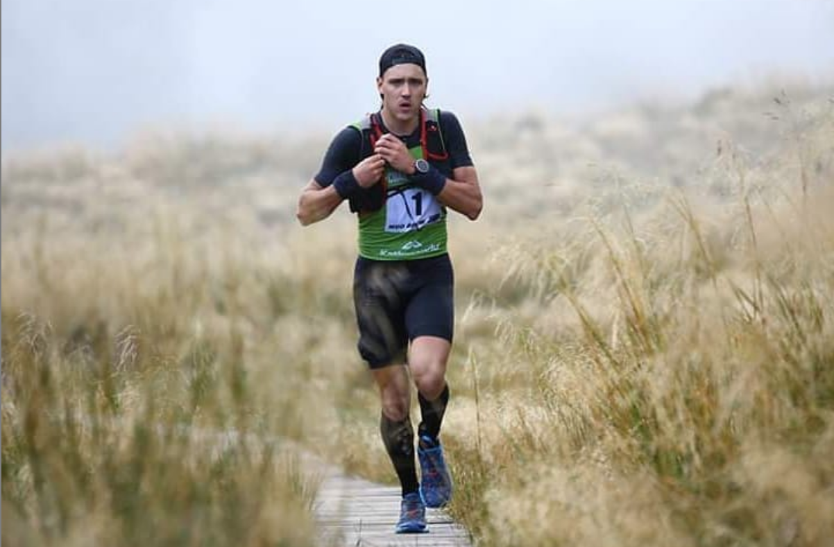 alex hunt leading the race